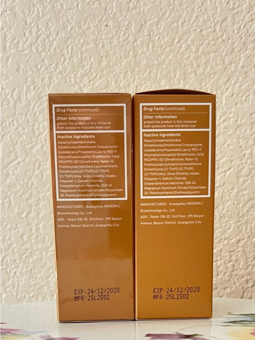 NIB***Luxe Color Changing Foundation SPF 50
Brush Included / Color Shade Medium - Picture 2 of 11